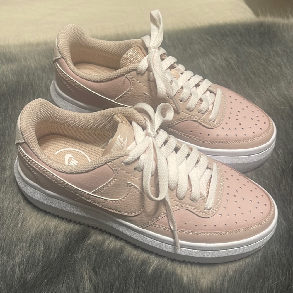 WOMEN'S NIKE COURT VISION ALTA LEATHER PLATFORM SNEAKERS